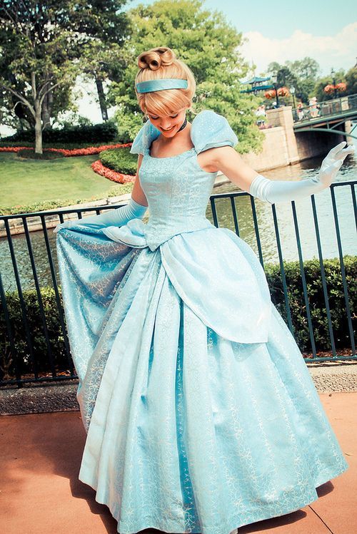 One Day Only: A Dreamy Tea Party Inspired by "Cinderella" ✨にて紹介している画像