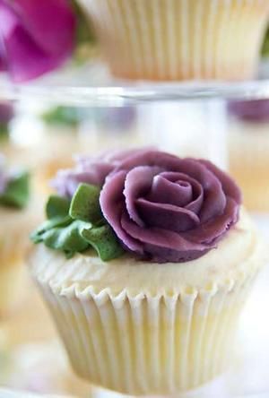 Gathered Adorable Flower Decorated Cupcakes♡にて紹介している画像