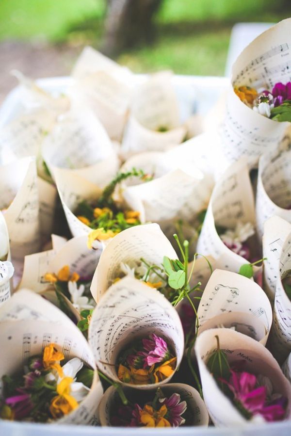Charming Wedding Ideas Inspired by Sheet Music for Cute Music Lovers♡にて紹介している画像