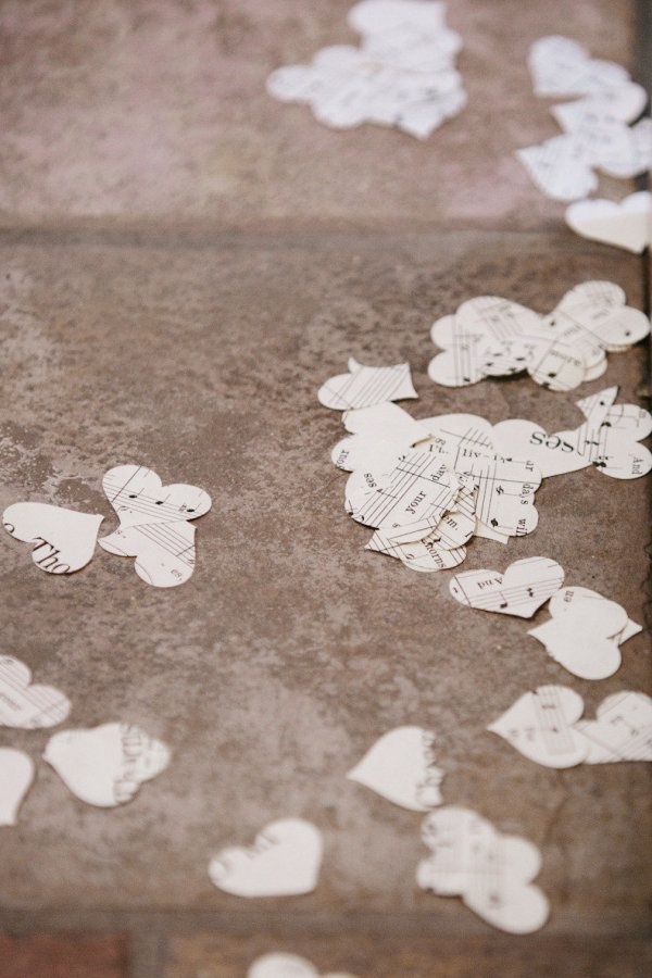 Charming Wedding Ideas Inspired by Sheet Music for Cute Music Lovers♡にて紹介している画像