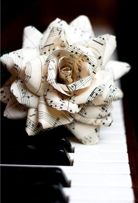 Charming Wedding Ideas Inspired by Sheet Music for Cute Music Lovers♡にて紹介している画像