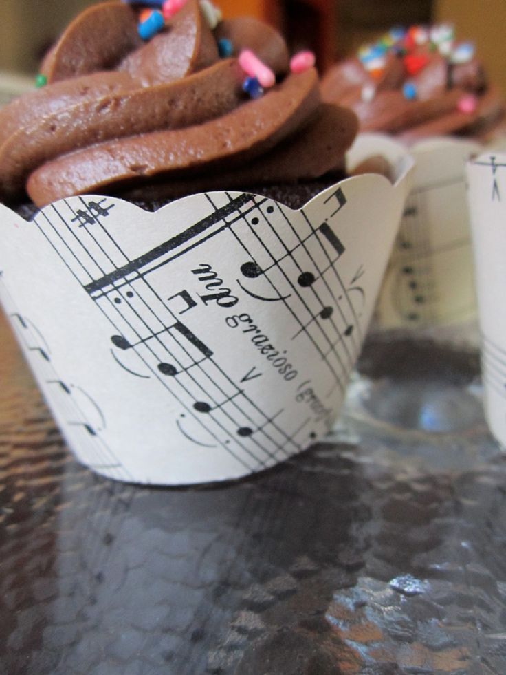 Charming Wedding Ideas Inspired by Sheet Music for Cute Music Lovers♡にて紹介している画像
