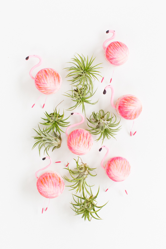 Dress Up Your Sweets: Cute DIY Macaron Recipe ♡にて紹介している画像