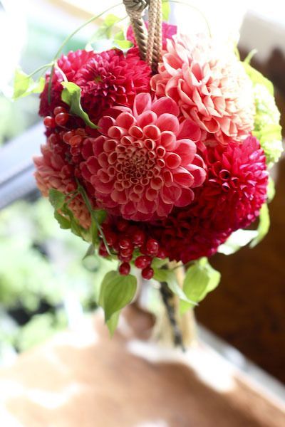 "Lovely Kimono Weddings: A Collection of Adorable Uchikake and Hairstyle Arrangements"にて紹介している画像