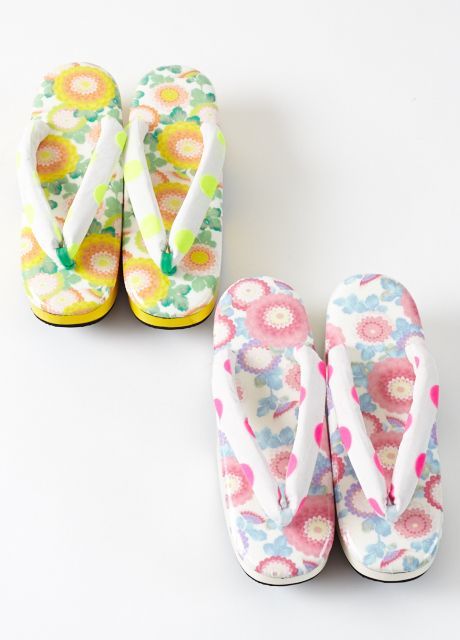 "Lovely Kimono Weddings: A Collection of Adorable Uchikake and Hairstyle Arrangements"にて紹介している画像