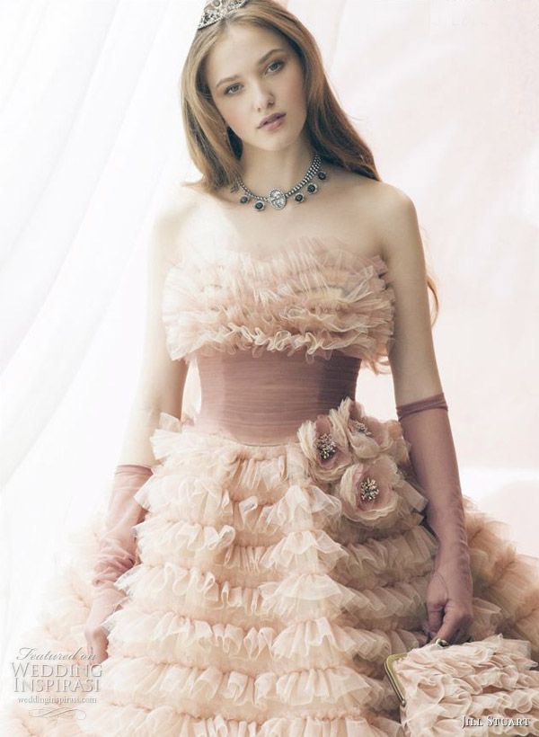 If You're Getting Married, Choose Jill's Dress! Heart-Captivating Cute Designs for Every Bride!にて紹介している画像