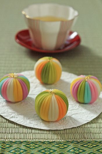 Artistry in Tradition: Exquisite and Adorable Handcrafted Wagashiにて紹介している画像