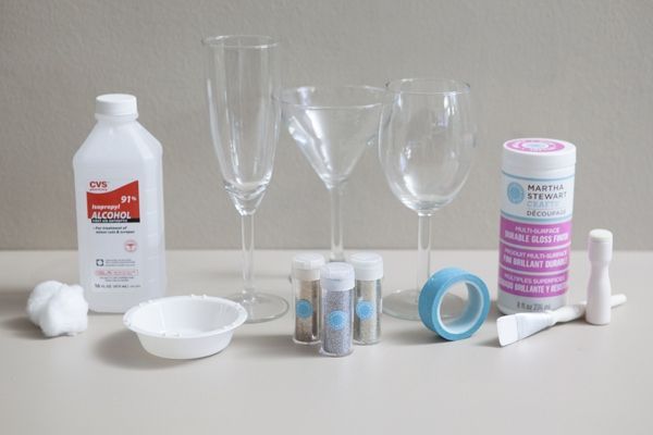 Dressing Up Champagne Glasses for Toasts: A Special Feature of Glass Dress Ideas ♩にて紹介している画像