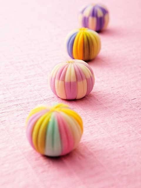 Artistry in Tradition: Exquisite and Adorable Handcrafted Wagashiにて紹介している画像