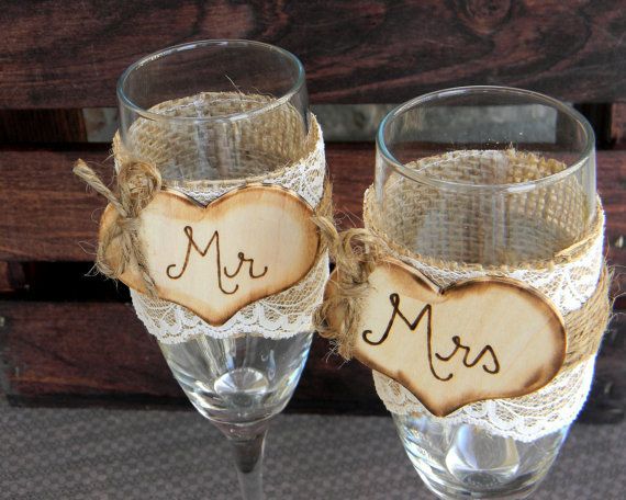 Dressing Up Champagne Glasses for Toasts: A Special Feature of Glass Dress Ideas ♩にて紹介している画像