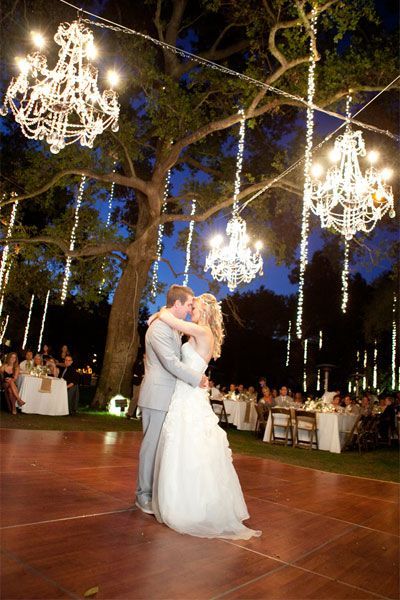 Dressing Up Champagne Glasses for Toasts: A Special Feature of Glass Dress Ideas ♩にて紹介している画像