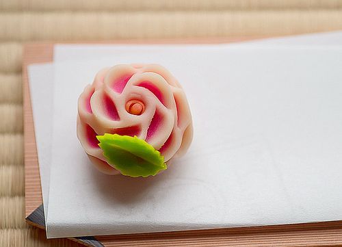Artistry in Tradition: Exquisite and Adorable Handcrafted Wagashiにて紹介している画像