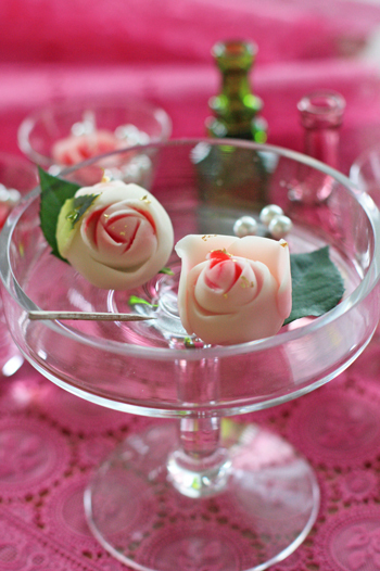 Artistry in Tradition: Exquisite and Adorable Handcrafted Wagashiにて紹介している画像