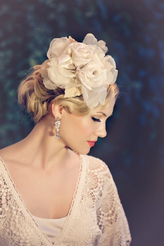 Elevate Your Style and Charm: A Collection of Romantic Headpieces ♡にて紹介している画像