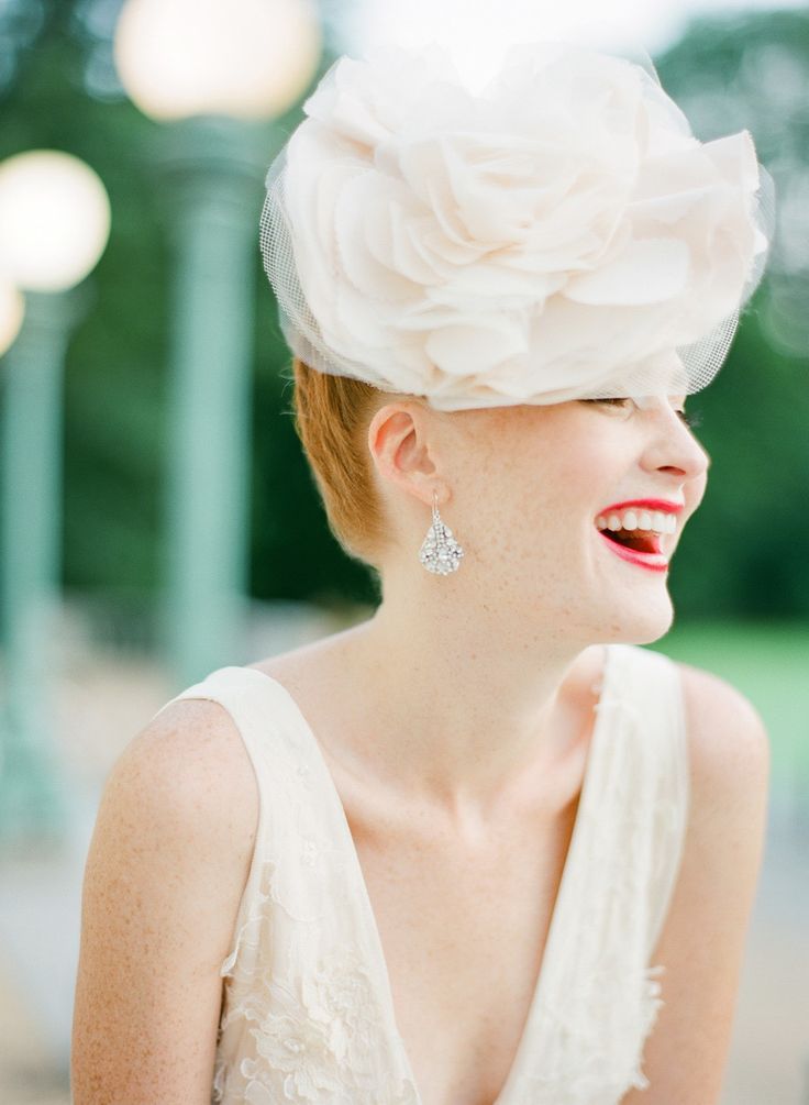 Elevate Your Style and Charm: A Collection of Romantic Headpieces ♡にて紹介している画像