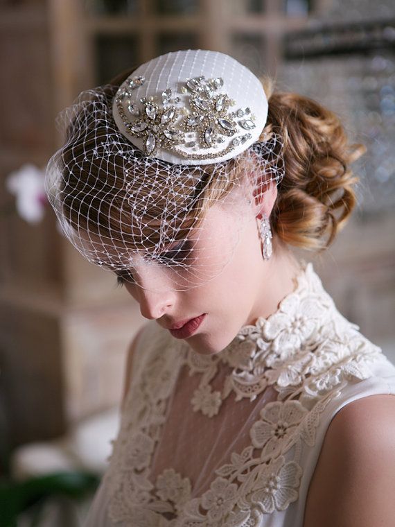 Elevate Your Style and Charm: A Collection of Romantic Headpieces ♡にて紹介している画像