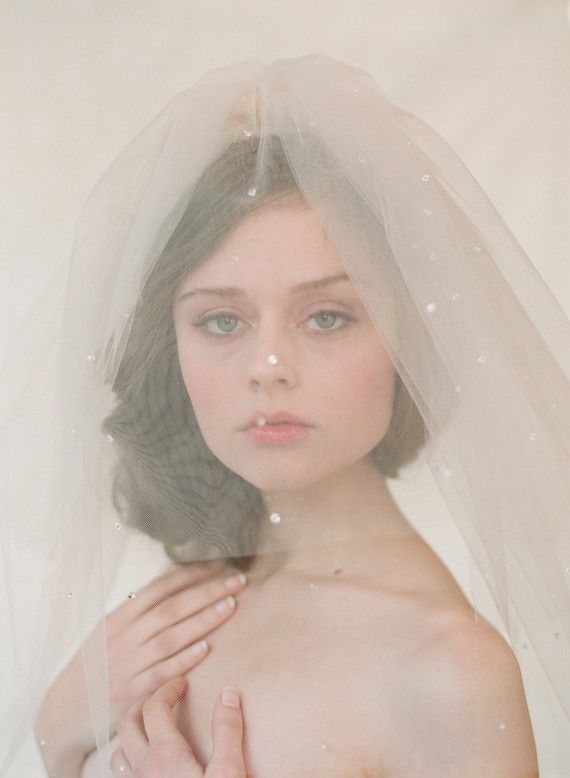 Elevate Your Style and Charm: A Collection of Romantic Headpieces ♡にて紹介している画像