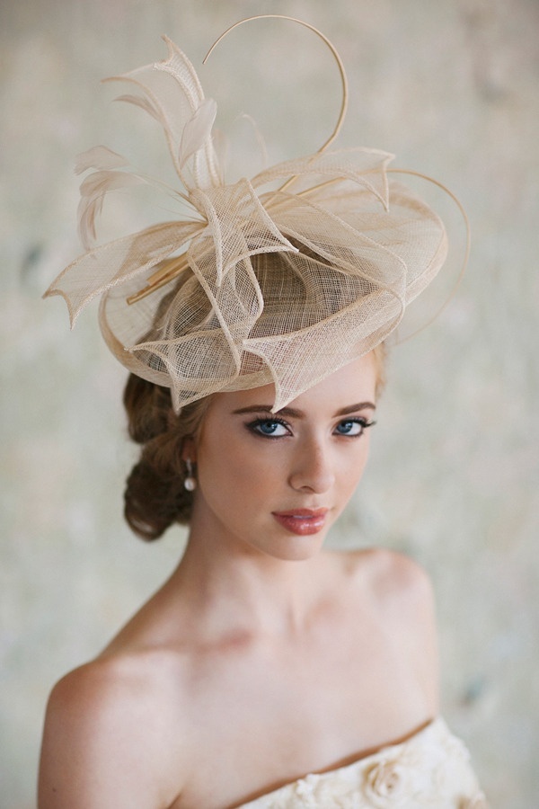 Elevate Your Style and Charm: A Collection of Romantic Headpieces ♡にて紹介している画像