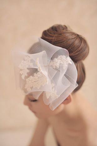 Elevate Your Style and Charm: A Collection of Romantic Headpieces ♡にて紹介している画像