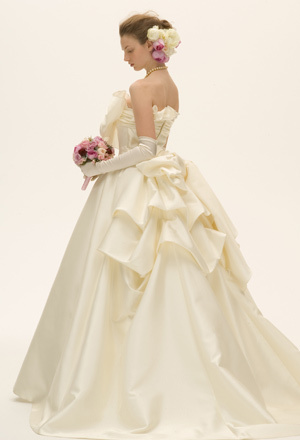 The Little-Known Brand *Ar.YUKIKO* Presents 100% Silk Wedding Dresses♡にて紹介している画像