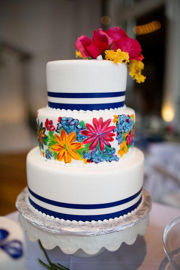 Stylish Wedding Cake with Paint Art: Original Designs Just as You Imagined!にて紹介している画像