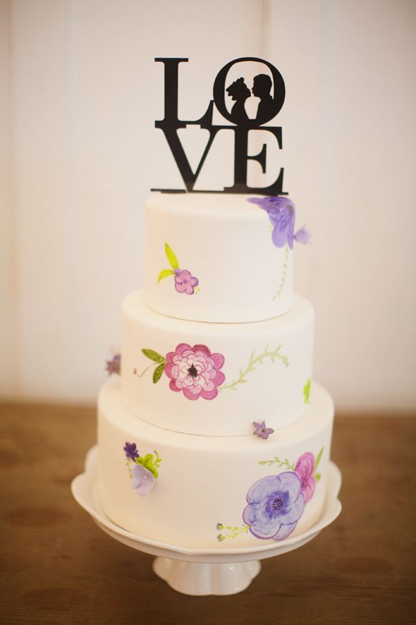 Stylish Wedding Cake with Paint Art: Original Designs Just as You Imagined!にて紹介している画像