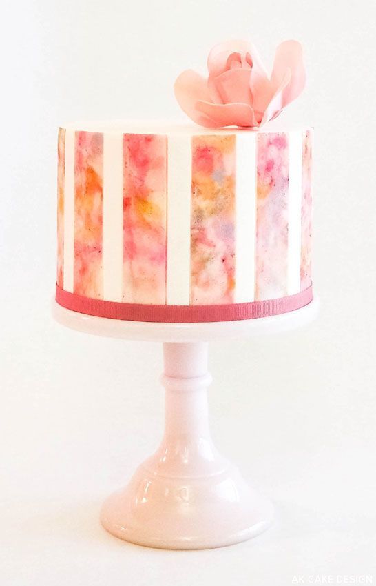 Stylish Wedding Cake with Paint Art: Original Designs Just as You Imagined!にて紹介している画像
