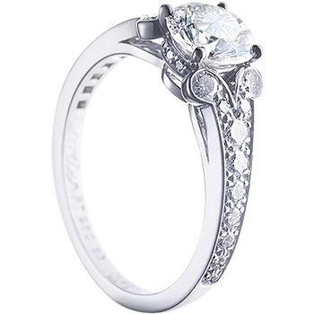 6月7日はプロポーズの日！憧れ婚約指輪のブランド３選♡にて紹介している画像