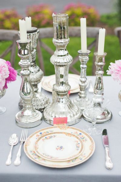 A Simple and Romantic Table Setting in Whiteにて紹介している画像