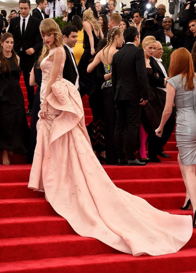 Celebrity Favorite! The Adorably Cute Dresses by Oscar de la Renta ♡にて紹介している画像