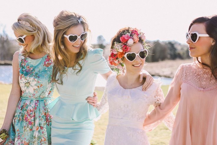 Fashionable Style♡ "Wedding Dress + Sunglasses" is Super Cool!*にて紹介している画像