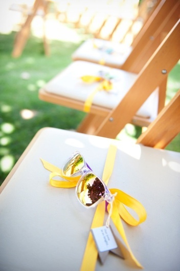 Fashionable Style♡ "Wedding Dress + Sunglasses" is Super Cool!*にて紹介している画像