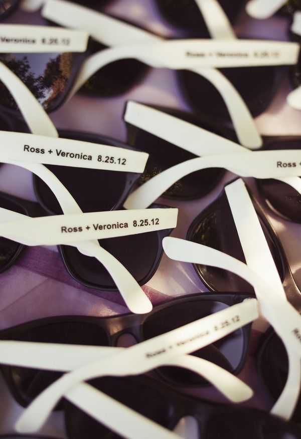 Fashionable Style♡ "Wedding Dress + Sunglasses" is Super Cool!*にて紹介している画像