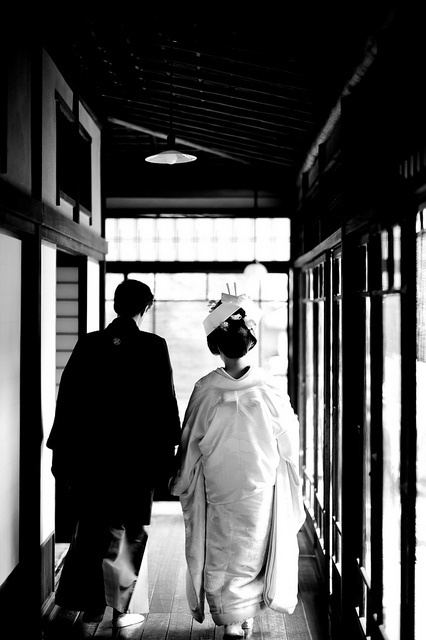 Stunning Beauty: The Divine Elegance of the White Wedding Kimono ♡にて紹介している画像