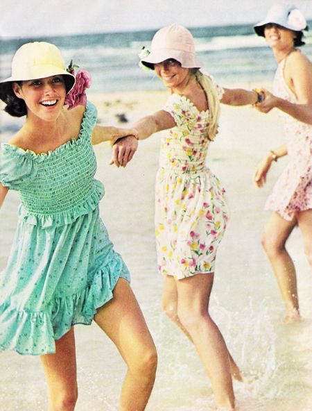 レトロな感じがたまらない♡ゲストドレスはヴィンテージドレスがポップで可愛い*にて紹介している画像