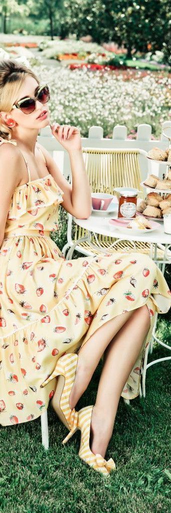 レトロな感じがたまらない♡ゲストドレスはヴィンテージドレスがポップで可愛い*にて紹介している画像