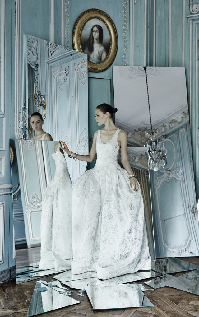Eternal Dreams: 5 Stunning High-End Wedding Dresses You'll Adore!にて紹介している画像
