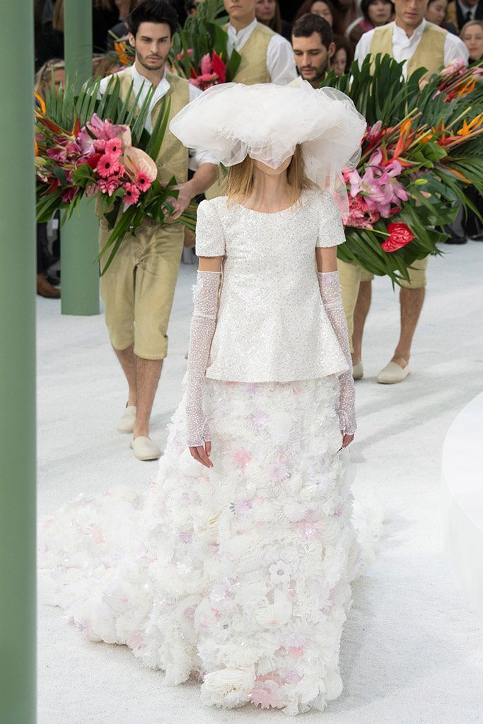 Eternal Dreams: 5 Stunning High-End Wedding Dresses You'll Adore!にて紹介している画像