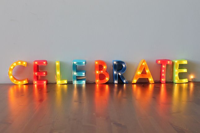 "DIY Methods and Uses of Marquee Lights for an Overseas Wedding Vibe!"にて紹介している画像