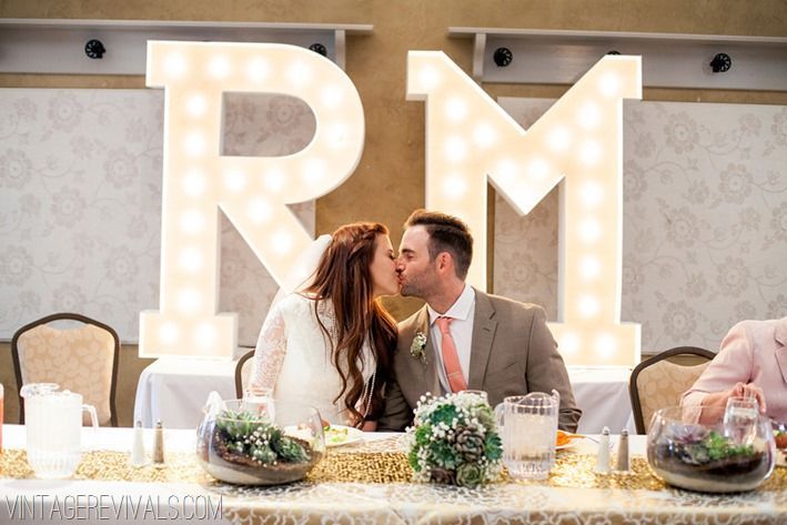 "DIY Methods and Uses of Marquee Lights for an Overseas Wedding Vibe!"にて紹介している画像