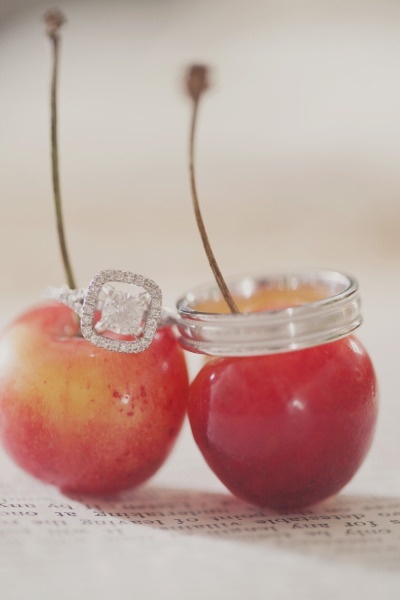 "One Unity ♡ A Cherry Red-Themed Wedding for Two"にて紹介している画像