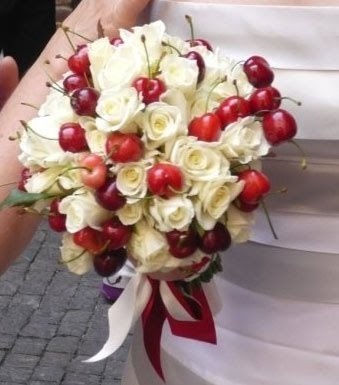 Juicy & Fresh: Adorable Fruit Mix Bouquets!にて紹介している画像