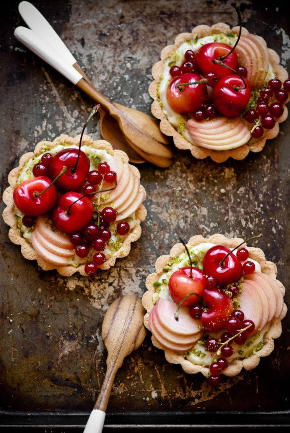 "One Unity ♡ A Cherry Red-Themed Wedding for Two"にて紹介している画像