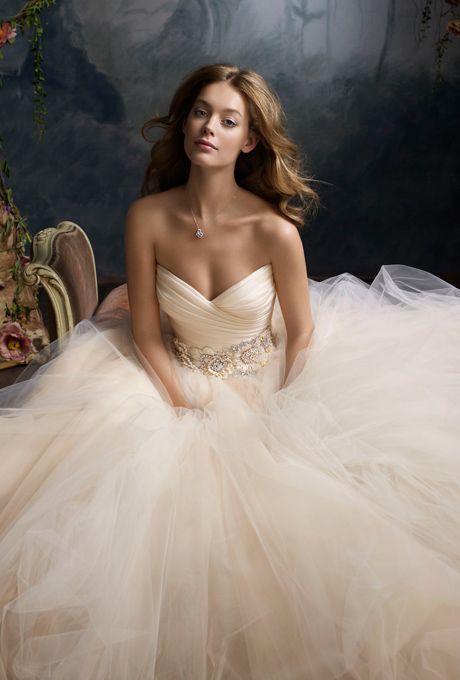 Eternal Dreams: 5 Stunning High-End Wedding Dresses You'll Adore!にて紹介している画像