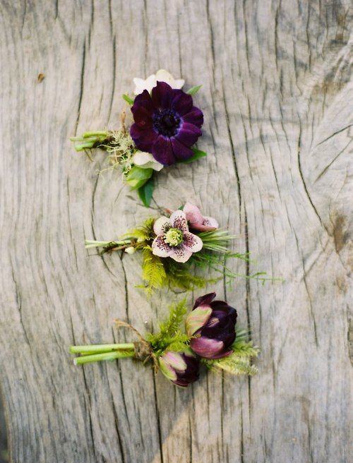 "Gathering Stylish Images of the Groom's Boutonniere: A Chic Corsage for the Occasion"にて紹介している画像
