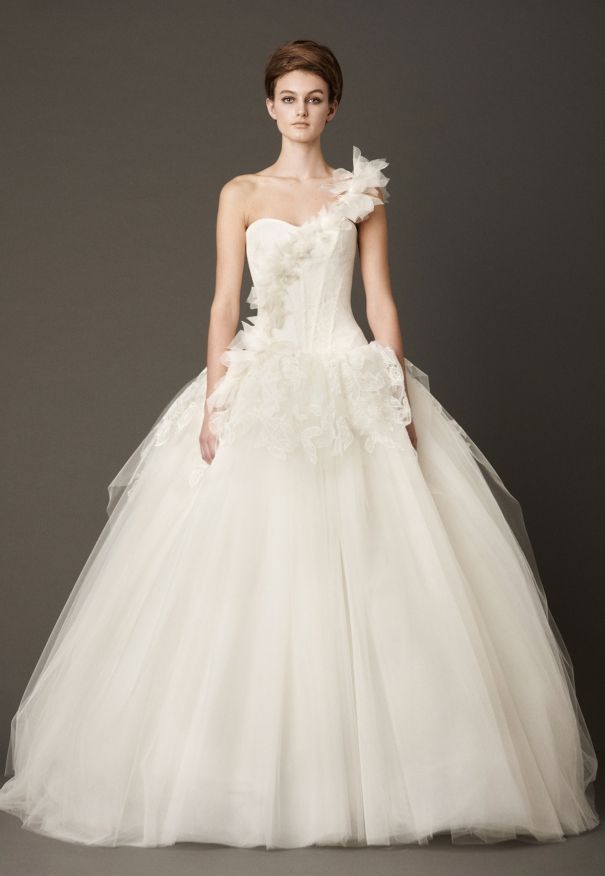 Eternal Bride Style: 3 Adorable Wedding Dress Brands with Princess Line Designs♡にて紹介している画像