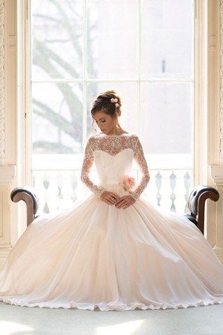 Eternal Bride Style: 3 Adorable Wedding Dress Brands with Princess Line Designs♡にて紹介している画像
