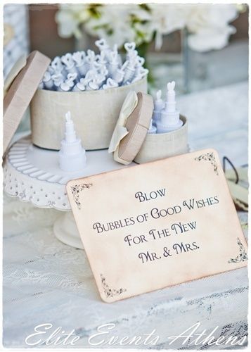 Cute Bubbles ♡ Ideas for Joyful Wedding Photos That Spark Happiness ♡にて紹介している画像
