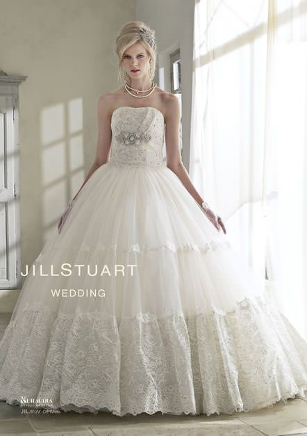 Eternal Bride Style: 3 Adorable Wedding Dress Brands with Princess Line Designs♡にて紹介している画像