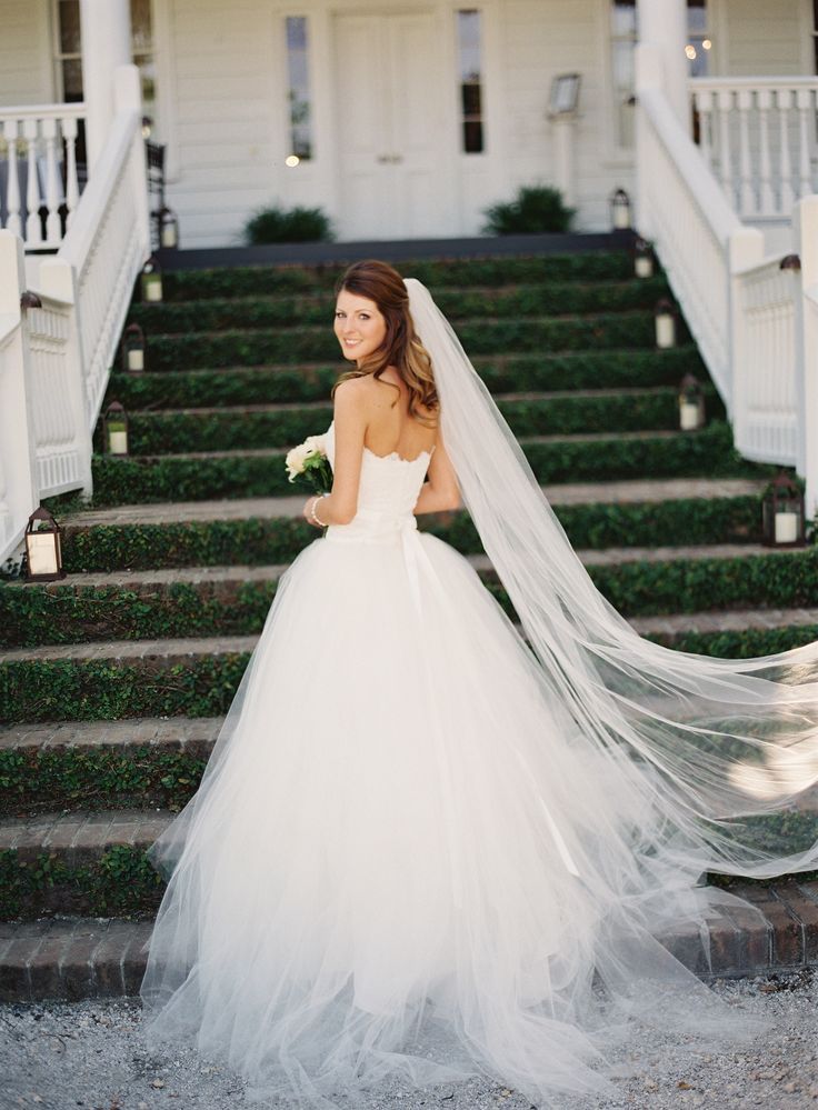 Eternal Bride Style: 3 Adorable Wedding Dress Brands with Princess Line Designs♡にて紹介している画像